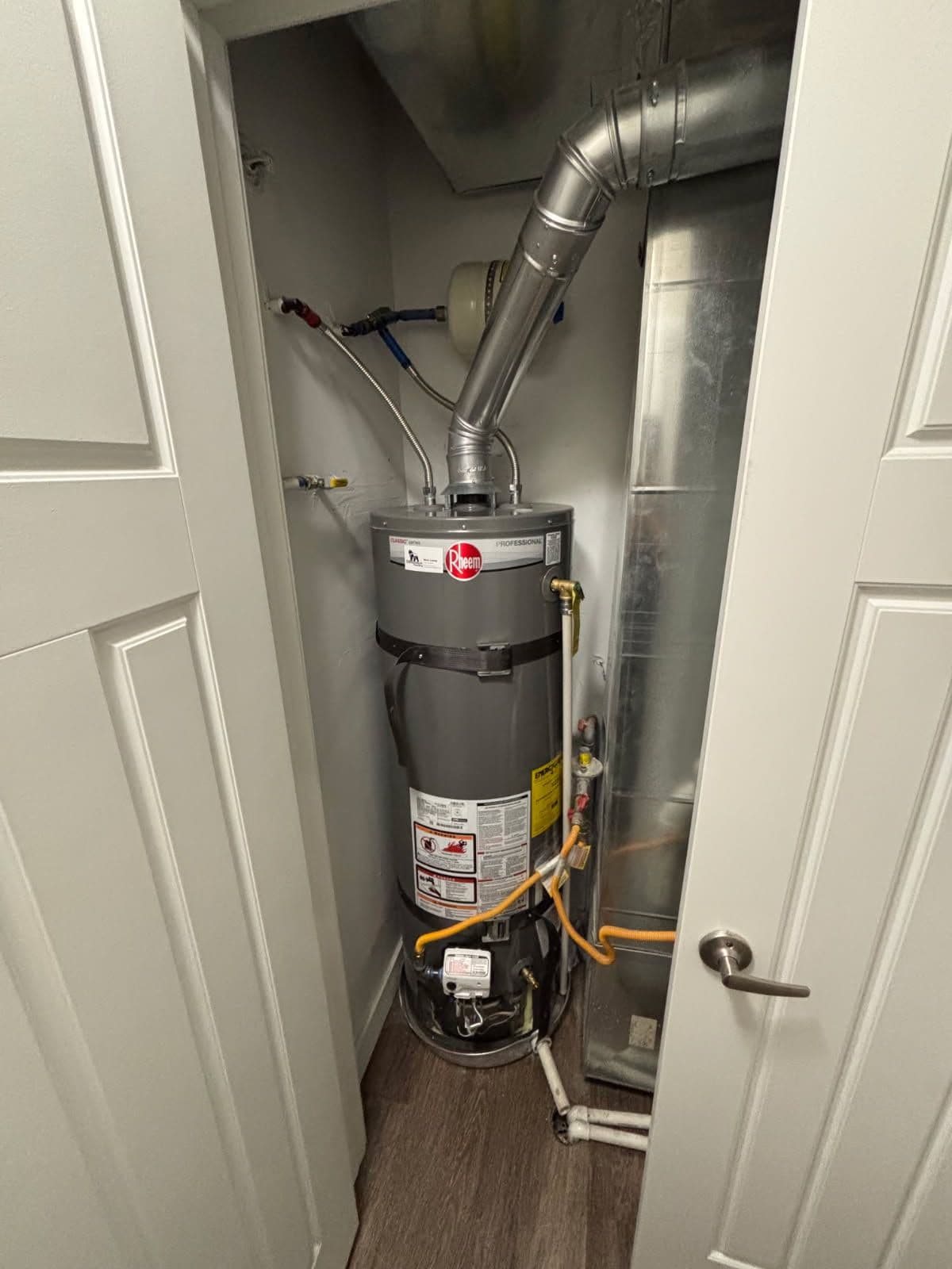 Project Leaking Bradford White Replaced with a New Rheem Water Heater image