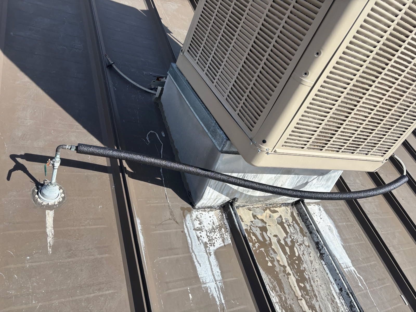 Efficient Leak Fixes for Rooftop Evaporative Coolers image